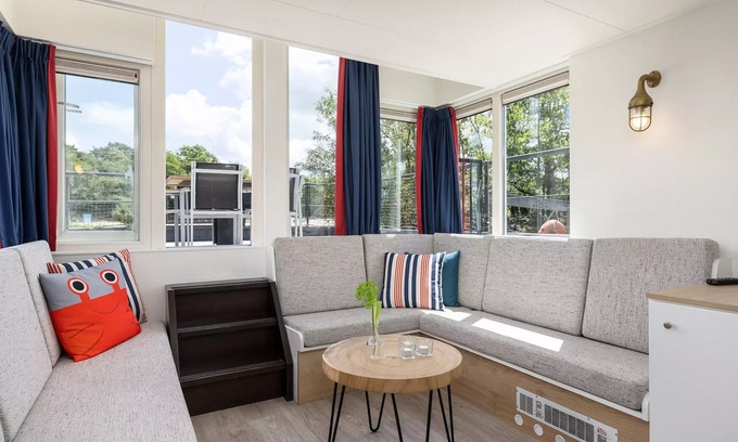 Westerhoven Maison | 4 Person Floating House