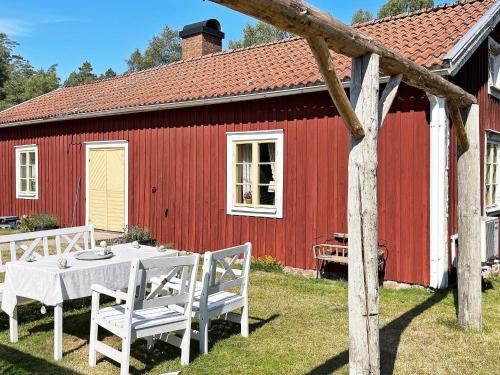 Hovmantorp Maison | 4 person holiday home in FURUBY