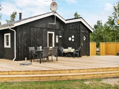 Hou Maison | 4 person holiday home in Hals