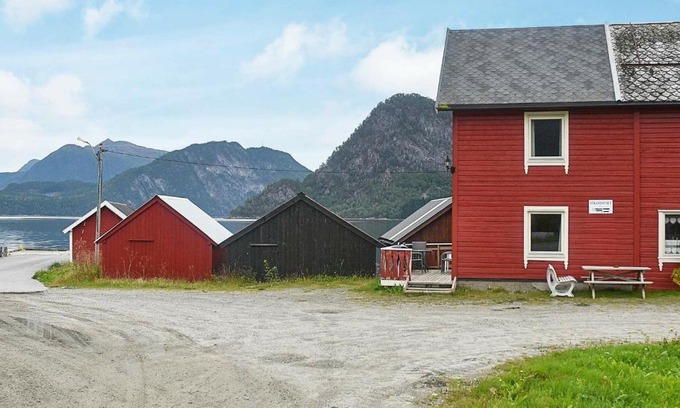 Voll Maison | 4 person holiday home in Måndalen
