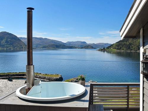 Silda Maison | 4 person holiday home in Selje