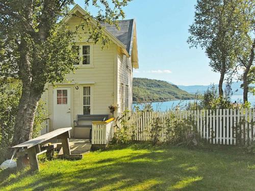 Dyroy Municipality Maison | 4 person holiday home in Skatvik-By Traum