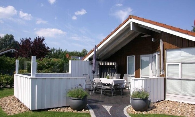 Norderteil Maison | 4-person vacation home with canoe, sauna, wood-burning stove, air conditioning and lake view in Otterndorf