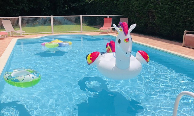 Migron Maison | 4* - Poirier - 240 yr old cottage - Pool, Summerhouse & Games Barn + playhouse
