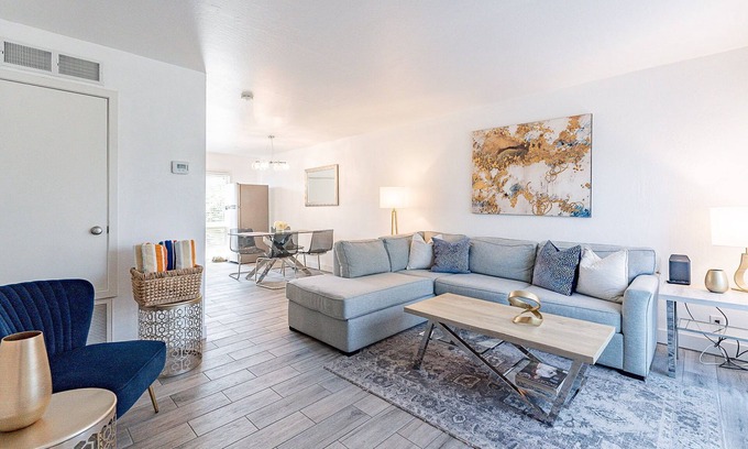 South Scottsdale Maison | 4 pools, quiet Townhouse Walking Distance to Old Town, Five Star Reviews