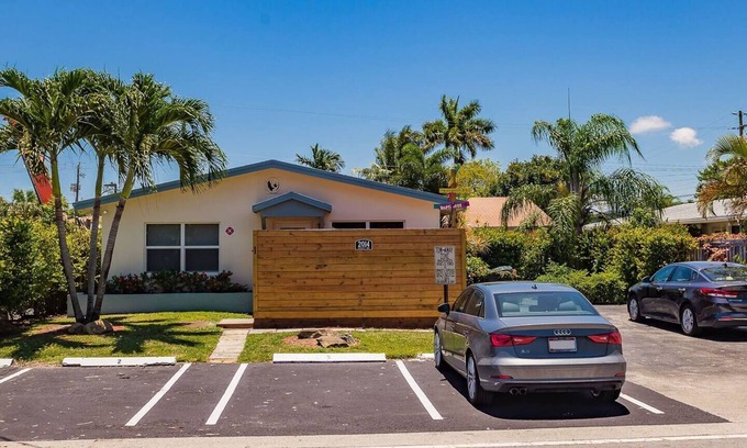 Poinsettia Heights Appartement | #4: Quiet Studio w/Strong Wifi