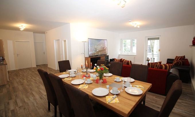Tempelhof-Schoeneberg Appartement | 4 chambres, jusqu'à 13 personnes, aménagement luxueux, "Freesia"
