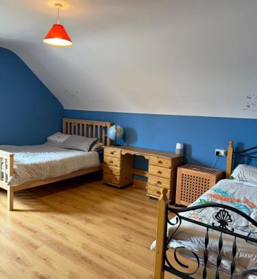 Jamestown Maison | #4- Spacious Ensuite Family Room or Triple Room in Leitrim