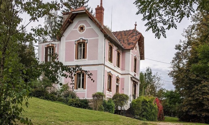 Chissey-en-Morvan Maison | Gîte 4 étoiles : le charme d'antan, piscine privée, et tout le confort moderne