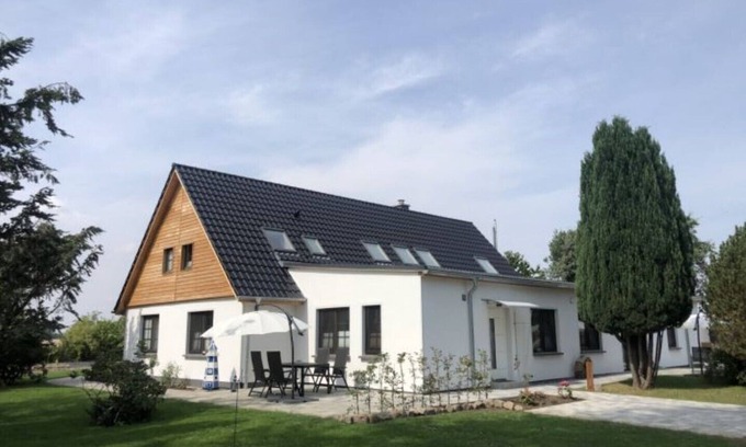 Kirchdorf Appartement | 4 star vacation apartment 94 m2 with garden near the Boddenstrand