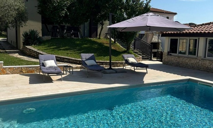 Vilanija Maison | 4 étoiles maison de vacances avec jardin de 300m2 et cuisine d'été dans son voisinage