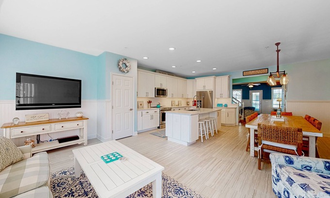 Sunset Island Maison | 4-story townhome with resort pools, beaches, water access, & great location