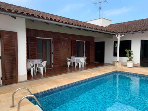 Jardim Virginia Maison | 4 SUITES, AR COND TV, INTERNET, PISCINA,150 MTS PRAIA! Aceitamos Pet!