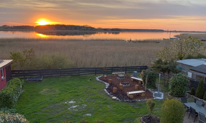 Molschow Maison | 4*-Villa-DIRECT WATERFRONT-LOCATION-WINTERGARDEN-SAUNA-GARDEN-URIGE GRILL-/CHILL-LOUNGE