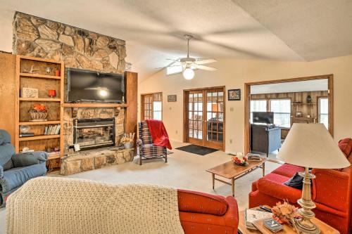 Poplar Bluff Maison | 40-Acre Poplar Bluff Nature Lovers Paradise!