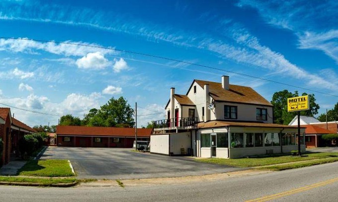 Edenton Hôtel | 400 m² Motel ∙ 4 personnes