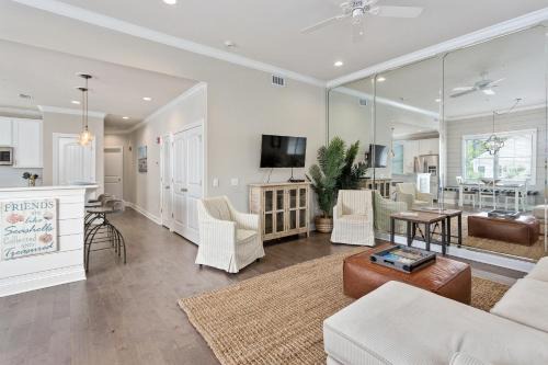 King City Maison | 400 Ocean Blvd. #1200