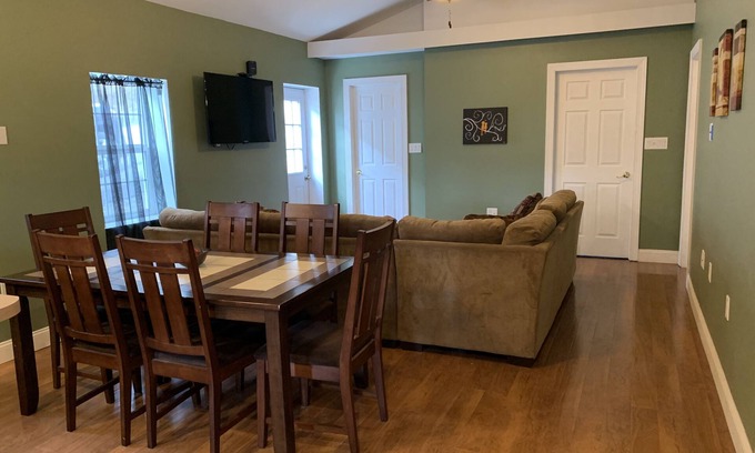 Watkins Glen Maison | 405 S. Madison, Suite A