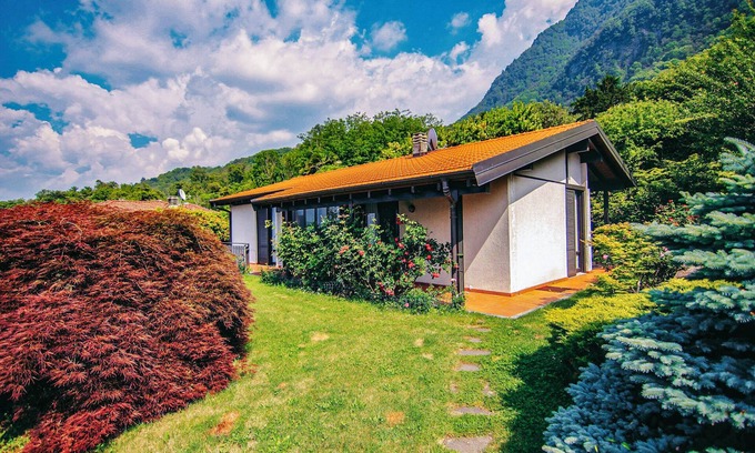 Castelveccana Maison | Maison de 4 pièces ½ avec grand terrain et vue sur le lac de rêve dans un endroit calme et ensoleillé