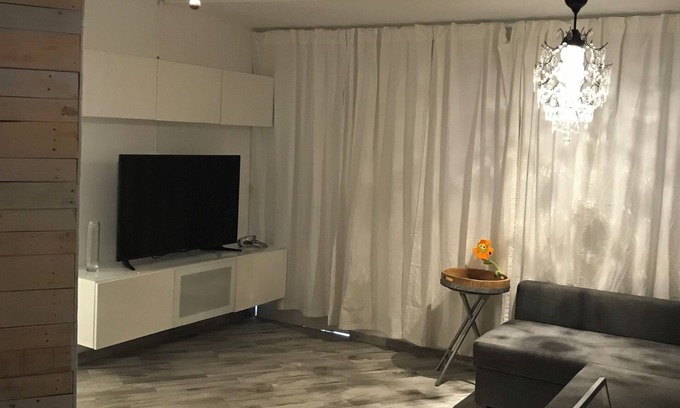 Eleanor Roosevelt Appartement | 419 Roosevelt Downtown local-Urban humble area. Charming 1-bedroom apartment