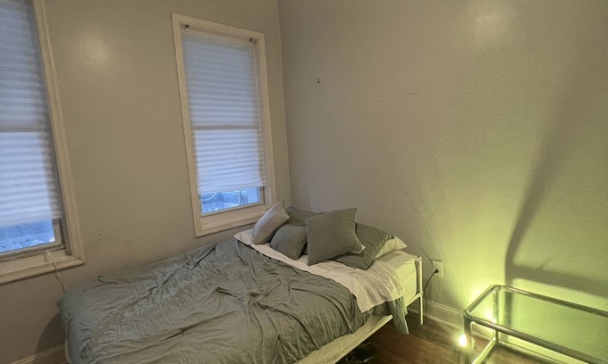 Norris Square Appartement | 420 Friendly 1bdrm Apartment w/ Hot Tub!