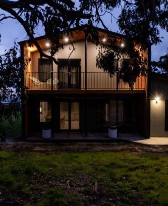 Surveyors Bay Maison | 44onRoaring - in the Huon Valley