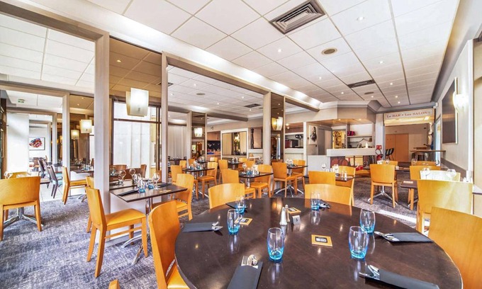 Sennece-les-Macon Hôtel | 45 m² Hôtel ∙ 127 personnes