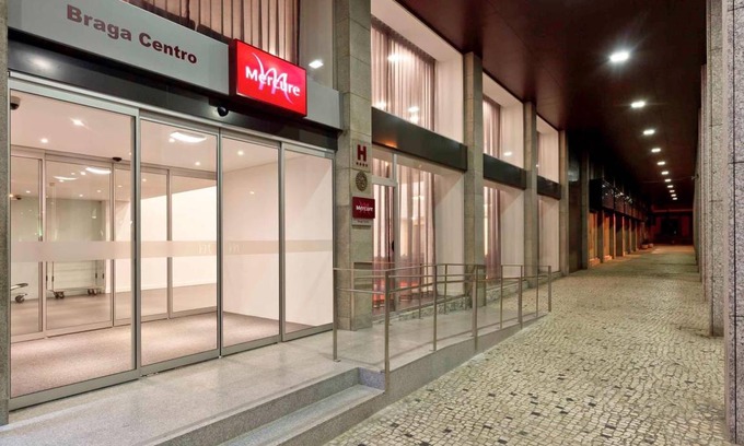 Braga Hôtel | 45 m² Hôtel ∙ 127 personnes