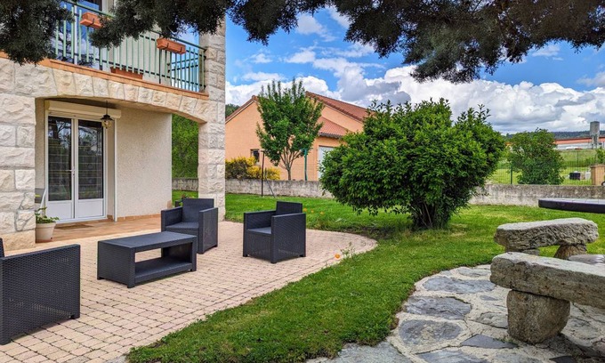 Saint-Pierre-Eynac Appartement | 46 m² Appartement ∙ 1 chambre ∙ 3 personnes