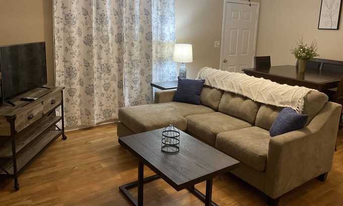 Summerlee Maison | 498 C Terry Ave