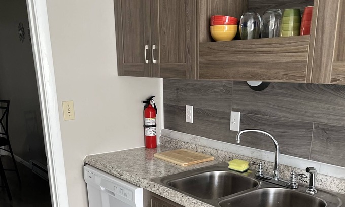 Summerlee Maison | 498 D Terry Ave. Traveling Nurses Welcome!