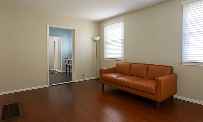 Old Town Appartement | 4A Entire Unit Free Wi-Fi LAX Disney Beach Farmers Market Torrance, Large, Cozy