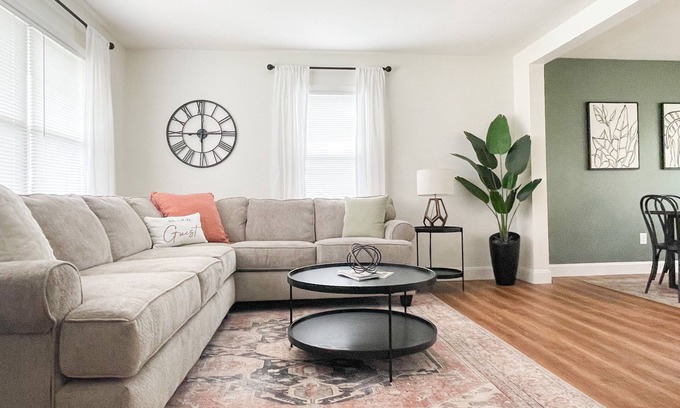 Hershey Maison | 4Bd/2ba home Sleeps 8 *Newly Renovated* 2 minutes to all Hershey attractions!