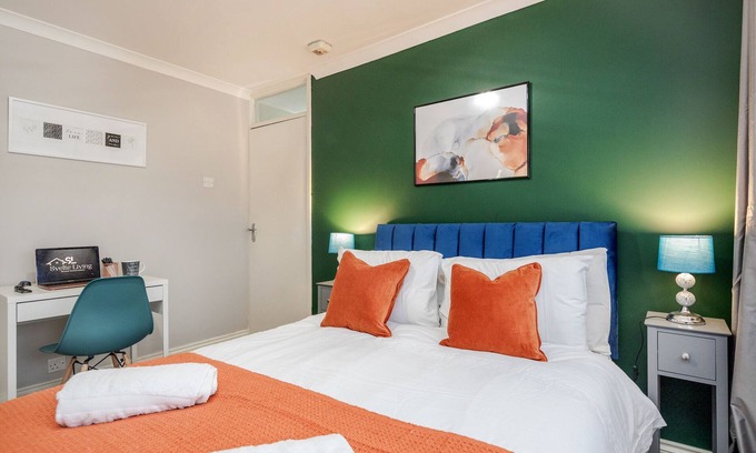 Enfield Highway Maison | 4BD Family and Contractor house in North London with Parking
