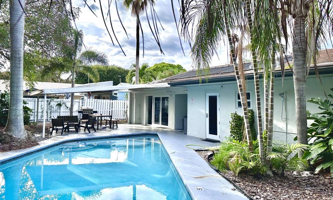 South Corals Maison | 4BD Family Paradise Retreat - Heated Pool/Arcades/Pool Table