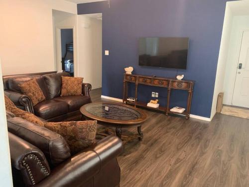 Decker Prairie Maison | 4Bed 2Bath Entire Home