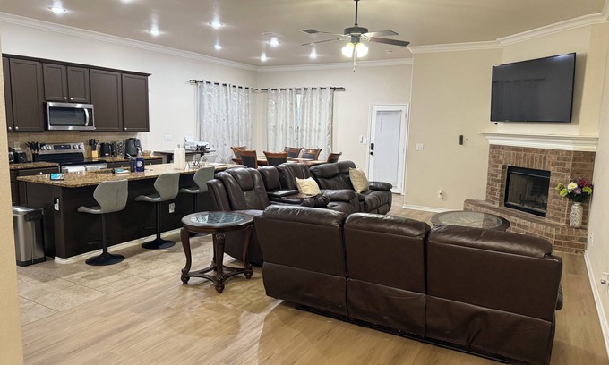 Lubbock Maison | 4BR 2B Retreat w Garage, Huge Fence Yard & Pet-Friendly – Near TTU & Hospitals