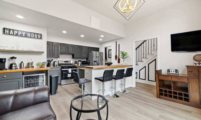 Pittsburgh Maison | 4BR 2BA Perfect for Relaxation, 9 Mins to Downtown