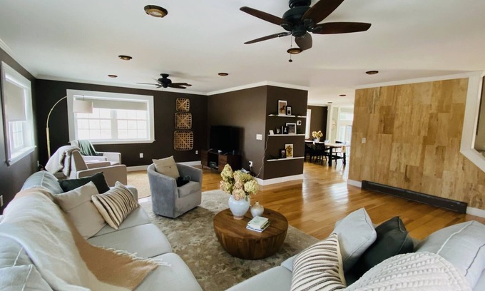 Valatie Maison | 4BR, 3.5BA Family House Great for Vacationing or Temporary Stays
