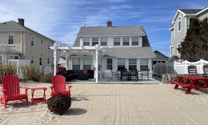 Westbrook Cottage | 4BR Beach Cottage se trouve sur une plage privée. 12 couchages avec confort, Grill extérieur