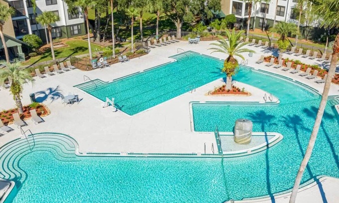 Bearss Plaza Appartement | 4BR Condo with Pool and Gym, Long Term Stays Allowed