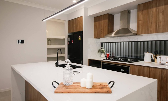 Rochedale Maison | 🌟4BR Designer Home | 5★Luxury, FamilySafe | CBD+Airport Proximit