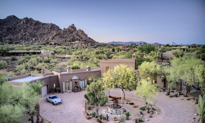 Carefree Maison | 4BR Rustic Southwest | Heated Pool | Pickleball