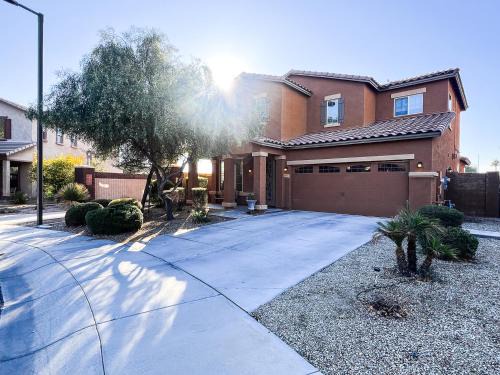 Palm Valley Maison | 4BR Family Home Golf, Resort, Casino, Fire Pit Oasis in Goodyear