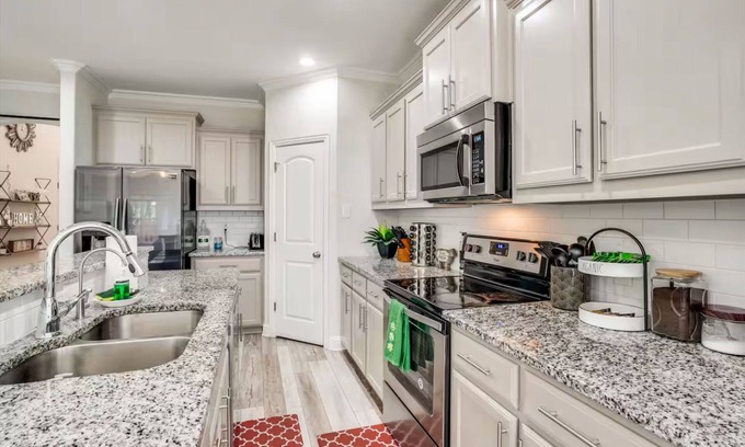 Wheatland Maison | 4BR Farmhouse N Po in Spencer