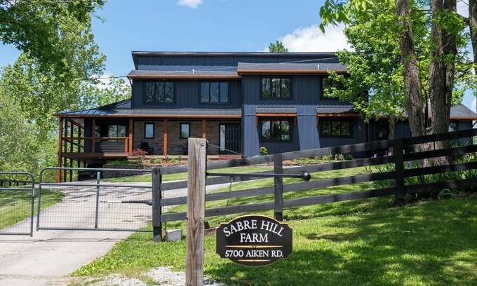 Simpsonville Autre | 4Br Home on Sabre Hill Horse Farm 25 acres ~ Bourbon Trail