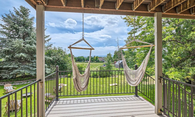 Scenic Heights Maison | 4br home with Mountain Views - Central to Arvada, Golden, Boulder & Denver