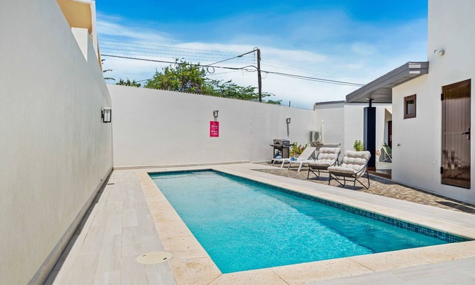 Santa Cruz Maison | 4BR HOME WITH PRIVATE POOL AND BBQ!
