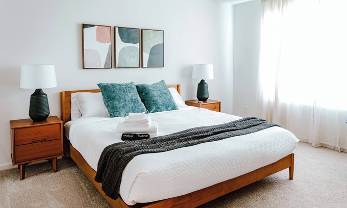 Tuscaloosa Maison | 4BR Modern Getaway - Mins to UA, King Bed