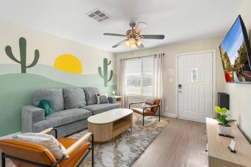 North Mountain Maison | 4BR Moon Valley Home with Pool - Room for 10